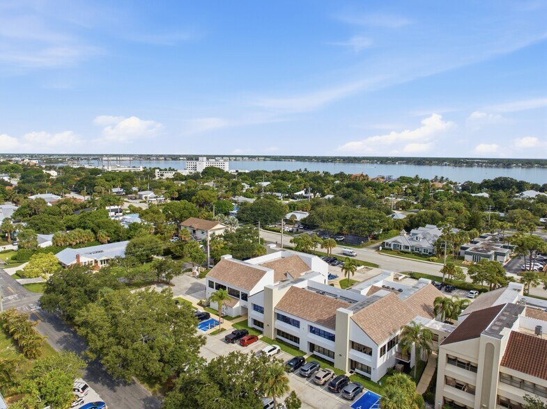 More Photos Of 900 SE Ocean Blvd, Stuart Medical For Sale