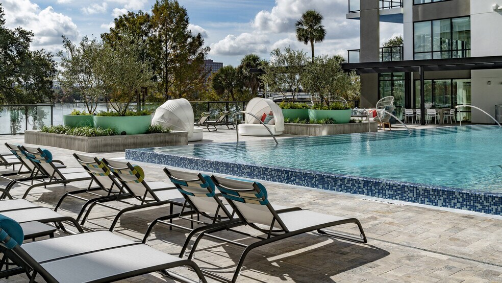 More Photos Of 295 NE Ivanhoe Blvd, Orlando Apartments For Lease