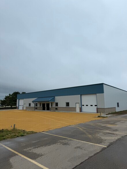 More Photos Of 130 Hallberg St, Delavan Industrial For Lease