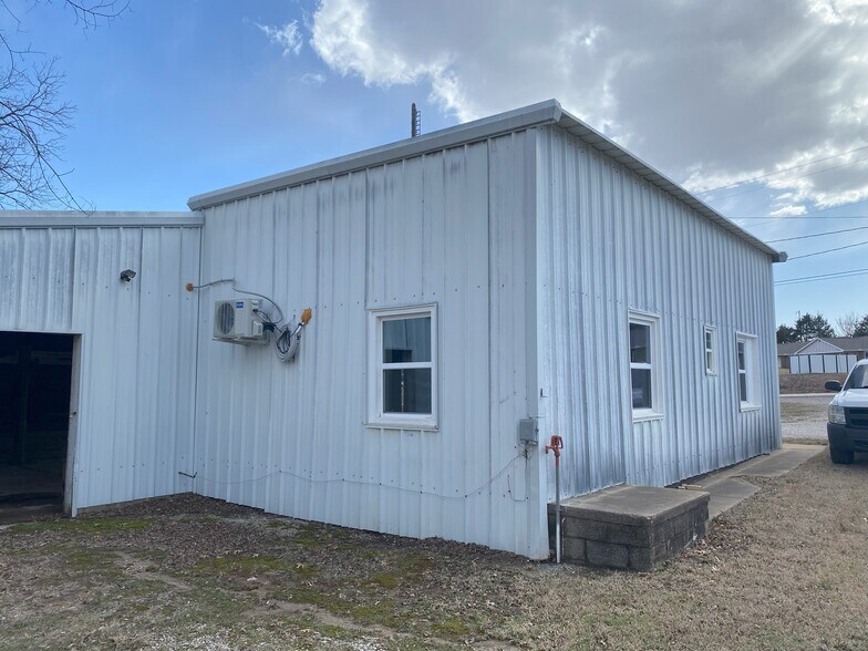 More Photos Of 400 Boren Blvd, Seminole Service For Lease
