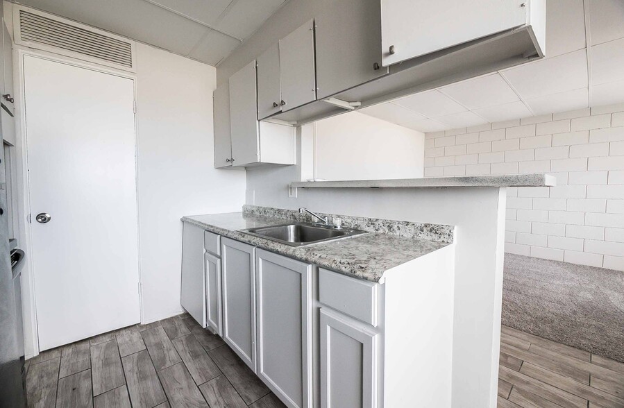 More Photos Of 239 W Cleveland Ave, Las Vegas Apartments For Sale