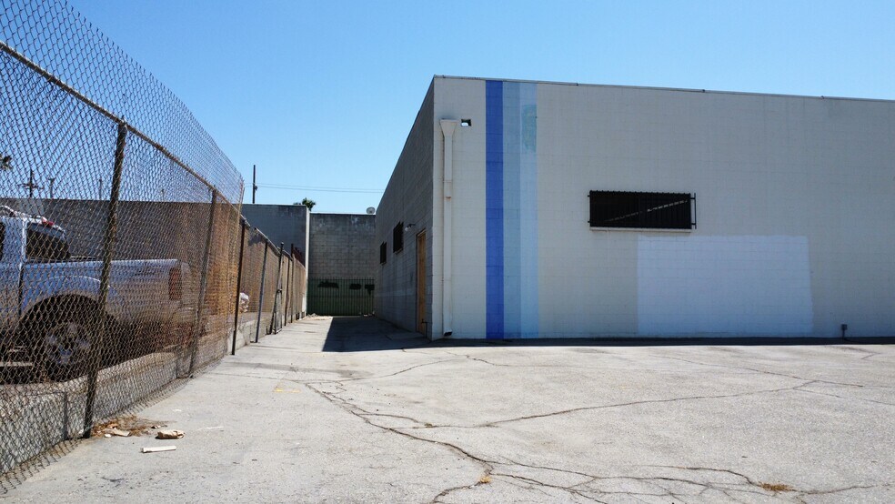 More Photos Of 14620 Novice St, Panorama City Warehouse For Lease