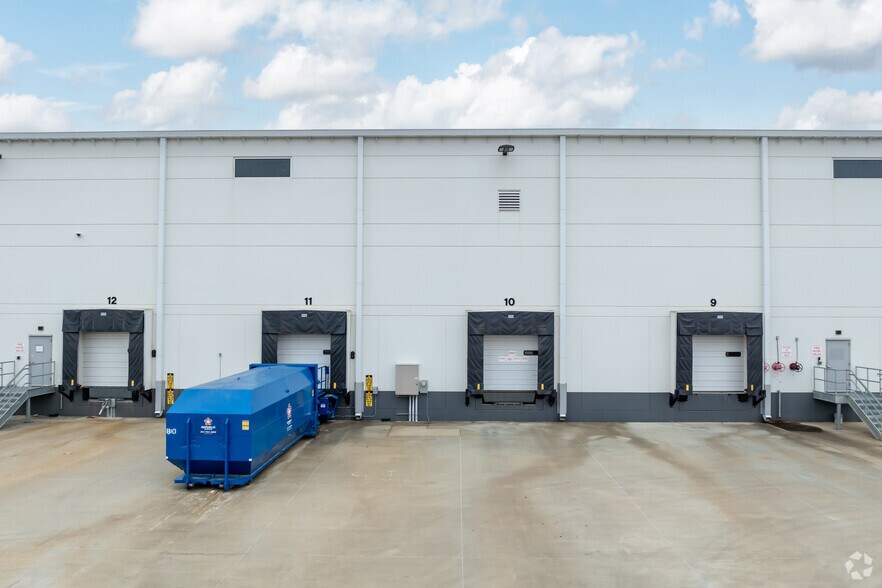 More Photos Of 6332 Commercial Dr, Olive Branch Distribution For Lease