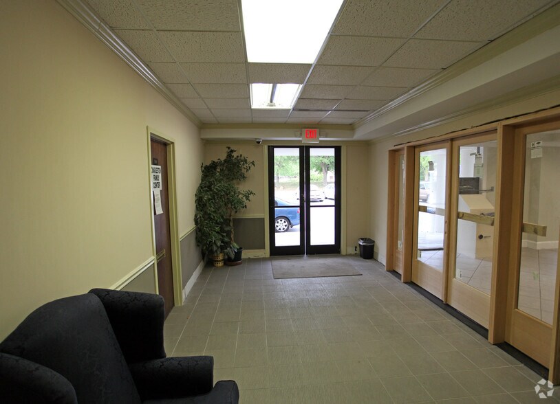 More Photos Of 4 Carriage Ln, Charleston Office For Lease