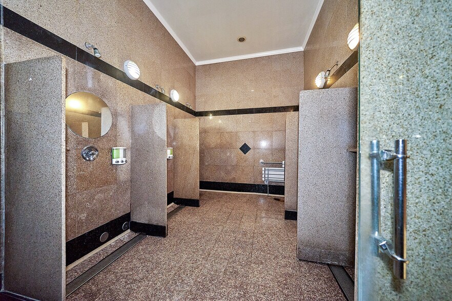 More Photos Of 10211 Balboa Blvd, Northridge Health Club For Sale