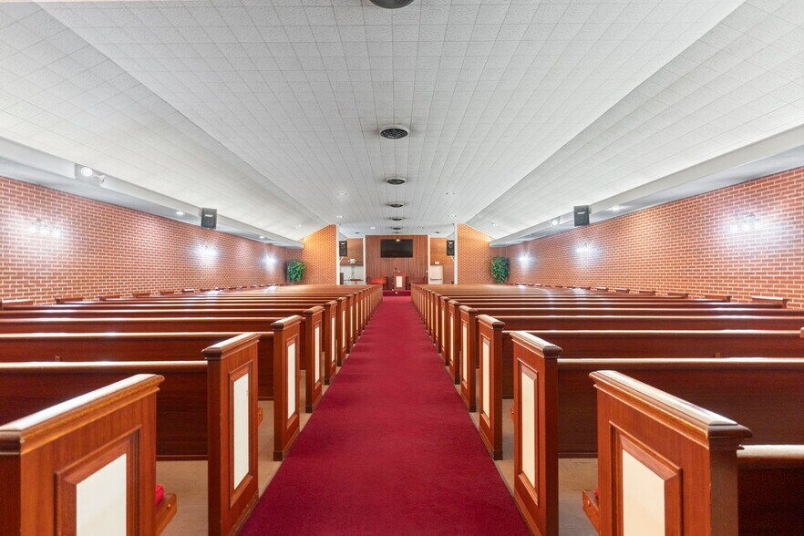 More Photos Of 403 W Sterling St, Baytown Funeral Home For Sale