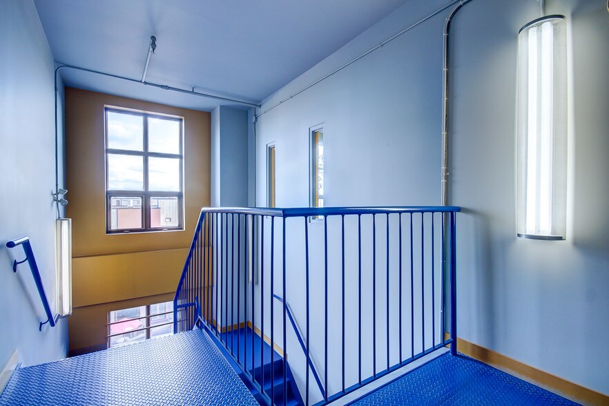 More Photos Of 75 Prom Du Portage, Gatineau Storefront Retail Office For Sale