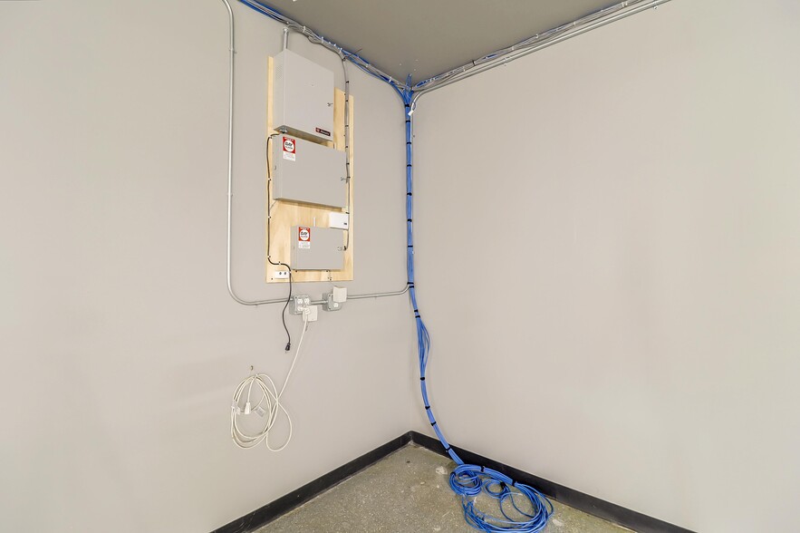 More Photos Of 1025 44th Ave, Oakland Warehouse For Sale