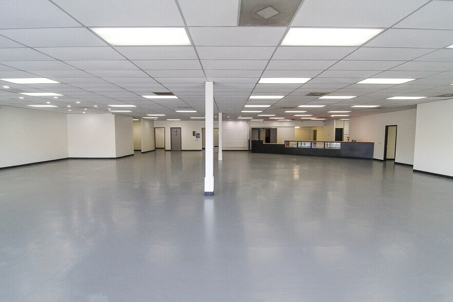 More Photos Of 26081 Bouquet Canyon Rd, Santa Clarita Freestanding For Lease