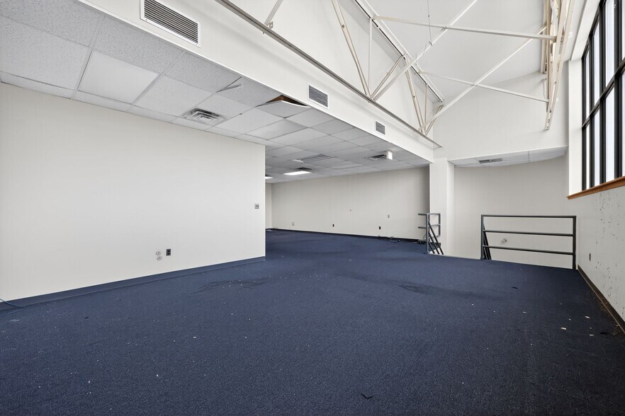 More Photos Of 514 E King Rd, Malvern Storefront Retail Office For Sale