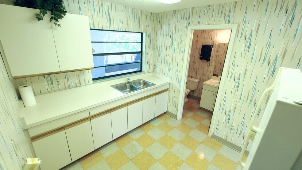 More Photos Of 5306 Cortez Rd W, Bradenton Medical For Lease