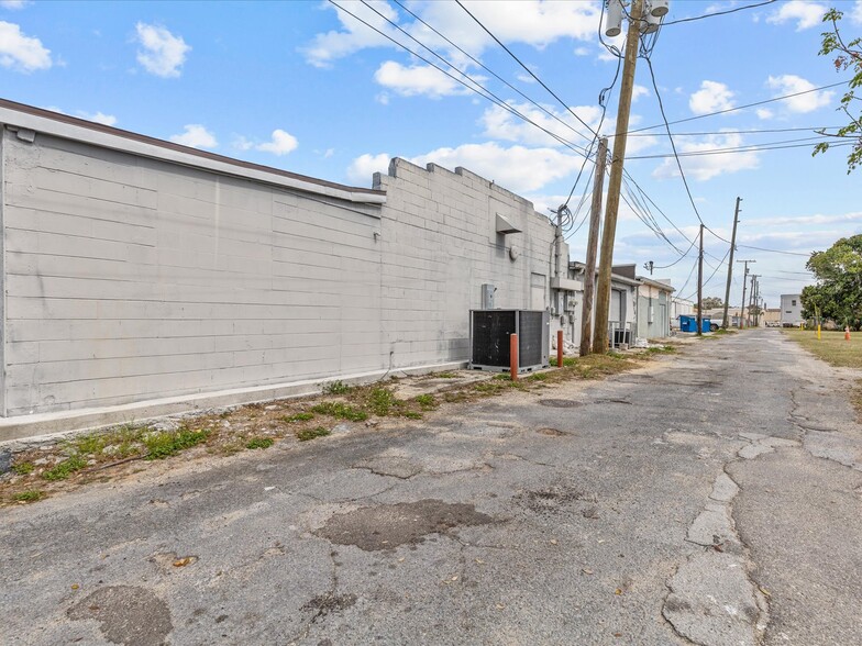 More Photos Of 61 W Central Ave, Lake Wales Flex For Sale