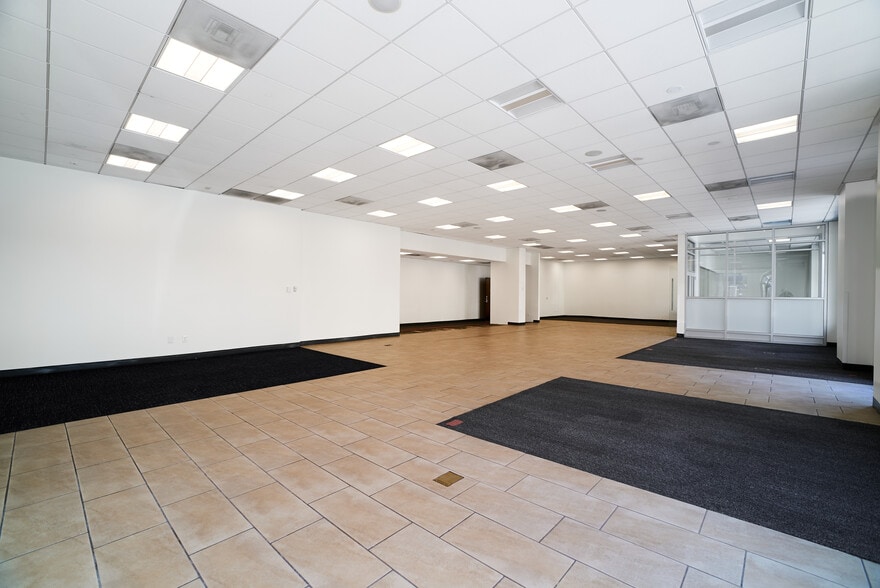 More Photos Of 108 W 3rd St, Long Beach Restaurant For Lease