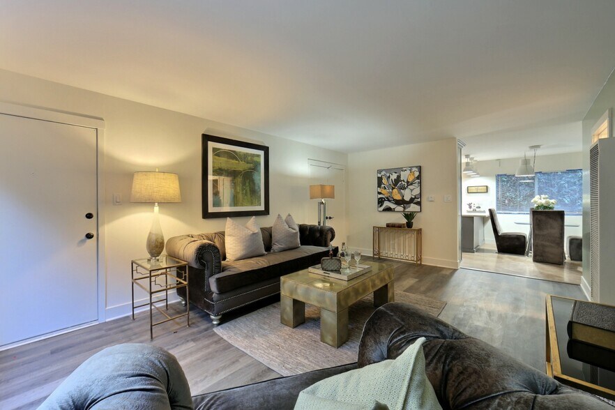 More Photos Of 534 Broadway St, Venice Apartments For Sale