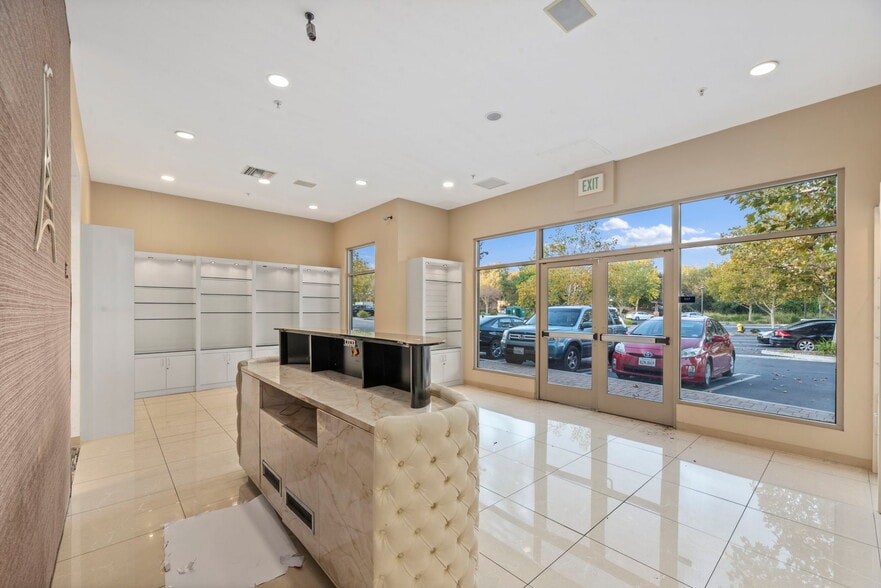 More Photos Of 29105-29125 Canwood St, Agoura Hills Restaurant For Lease