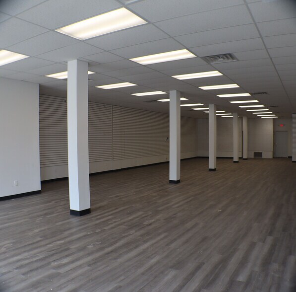 More Photos Of 1521-1527 State St, Erie General Retail For Sale