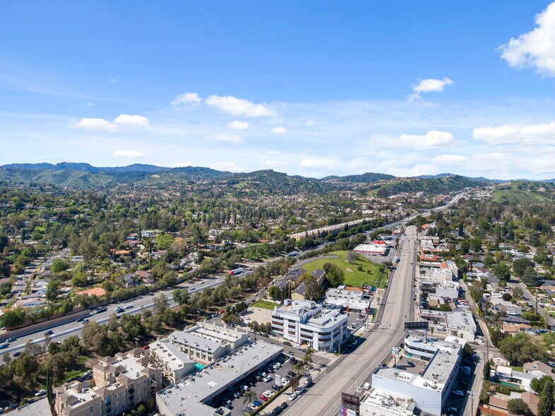More Photos Of 22900 Ventura Blvd, Woodland Hills Office For Lease