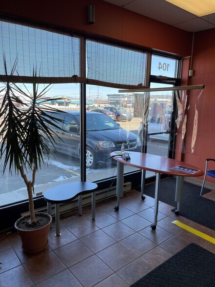 Primary Photo Of 2095 Rue Frank-Carrel, Québec Industrial For Lease