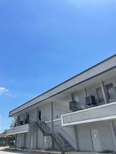 More Photos Of 1075-1091 Sunset Strip, Fort Lauderdale Office For Sale