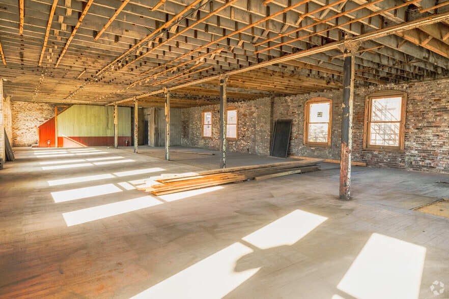 More Photos Of 222 S 3rd St, Ironton Specialty For Sale