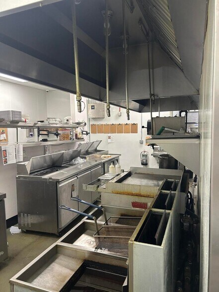 More Photos Of 730-760 Coleman Blvd, Mount Pleasant General Retail For Lease