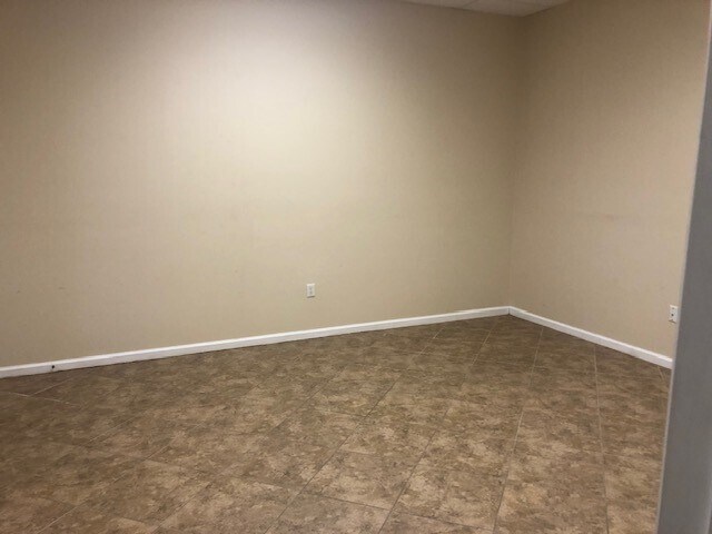 More Photos Of 9035 Americana Rd, Vero Beach Office For Sale