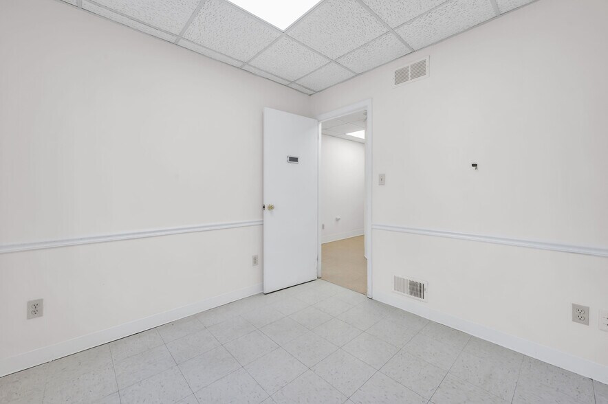 More Photos Of 102-104 S Main St, Manville Office Residential For Lease