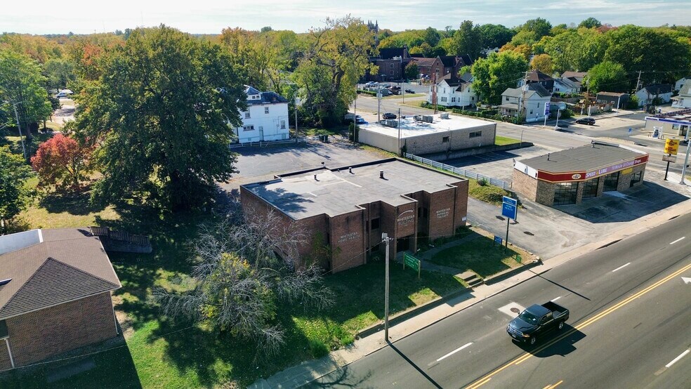 More Photos Of 535 W Eldorado St, Decatur Office For Sale