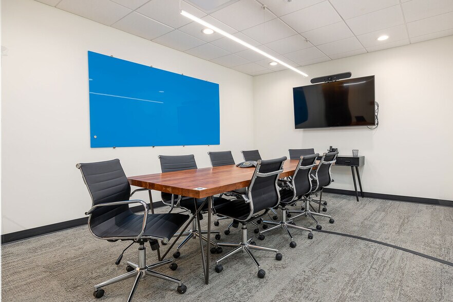 More Photos Of 405 W Superior St, Chicago Coworking Space