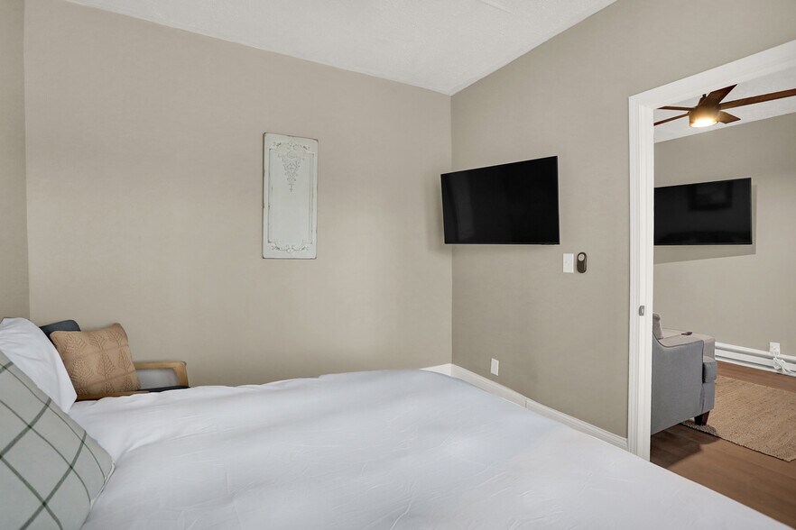 More Photos Of 1918 W Washington St, Indianapolis Apartments For Sale