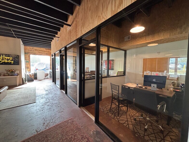 More Photos Of 45 N Kimbell St, Forsyth Storefront Retail Office For Lease