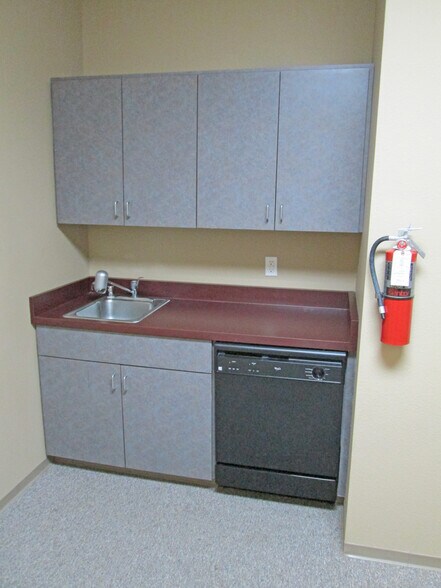 More Photos Of 5570 Skylane Blvd, Santa Rosa Office For Sale