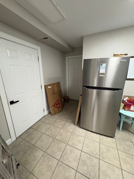 More Photos Of 1224 Executive Blvd, Chesapeake Showroom For Sale