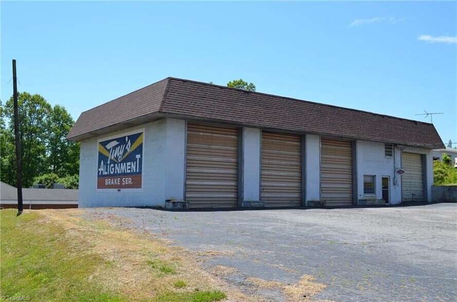 Primary Photo Of 201 K St, North Wilkesboro Auto Repair For Sale