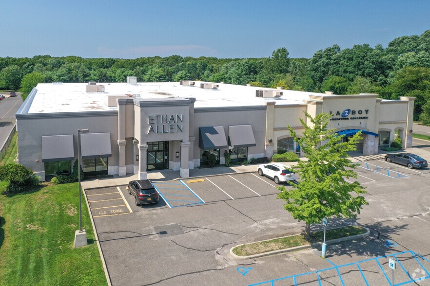 More Photos Of 4016 Nesconset Hwy, East Setauket Freestanding For Lease