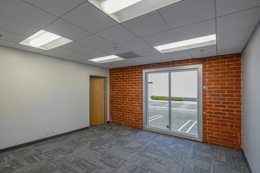 More Photos Of 15148 Bledsoe St, Sylmar Unknown For Lease