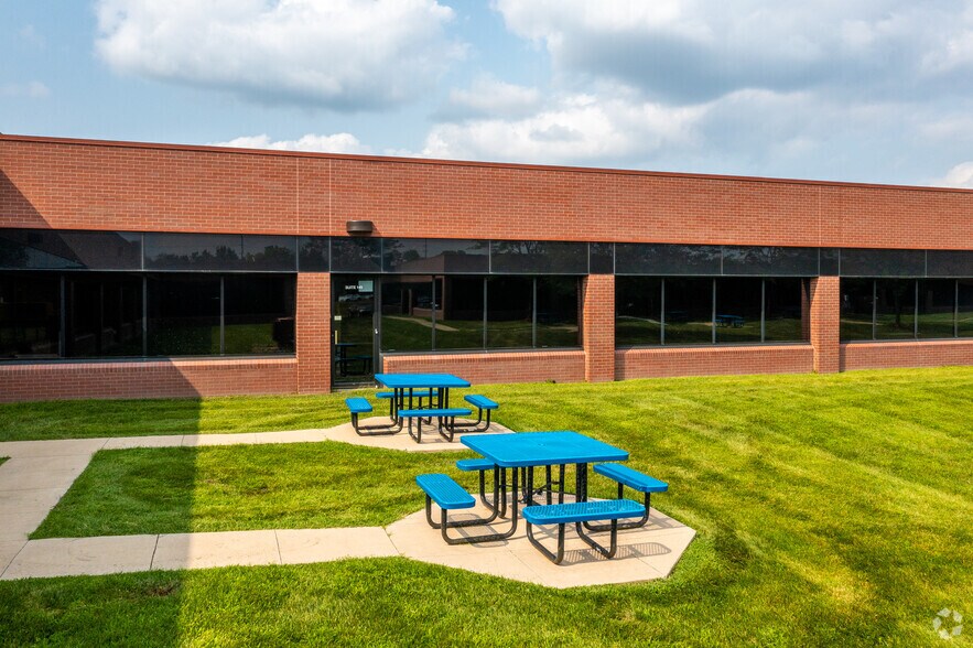 More Photos Of 7755 Office Plaza Dr N, West Des Moines Office For Lease