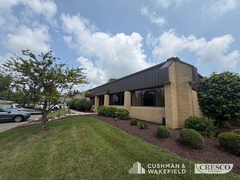 More Photos Of 16500 W Sprague Rd, Middleburg Heights Office For Sale
