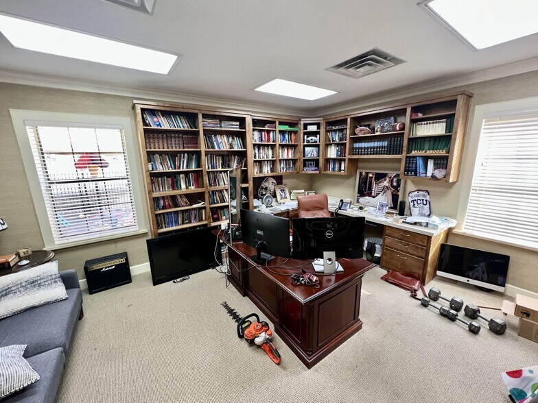 More Photos Of 620 4th St, Graham Office For Sale