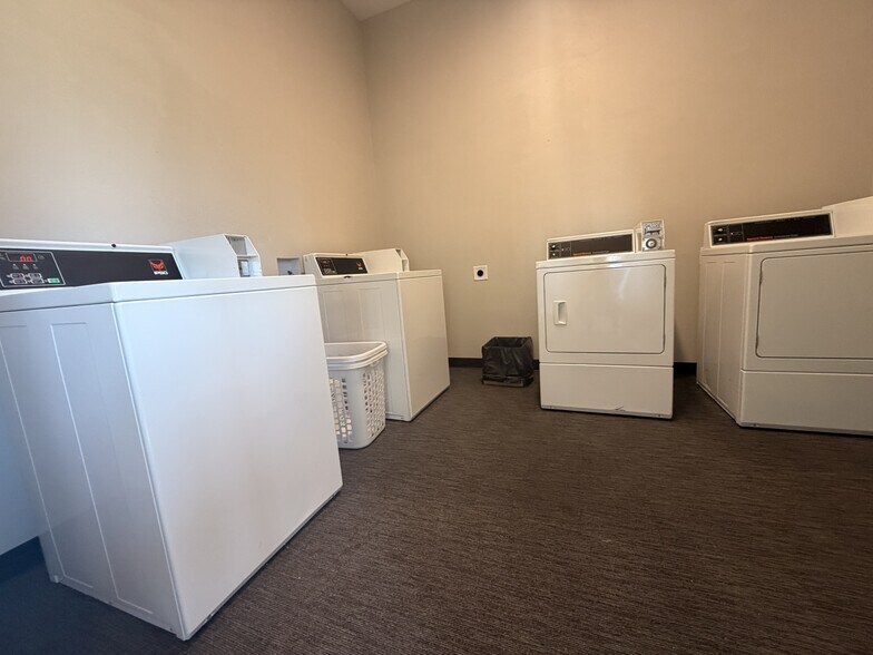 More Photos Of 1833 Curtis Ave, Chariton Apartments For Sale