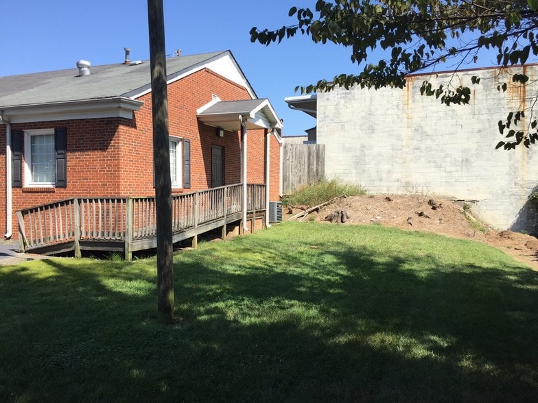 More Photos Of 1030 Homeland Ave, Greensboro Office For Lease