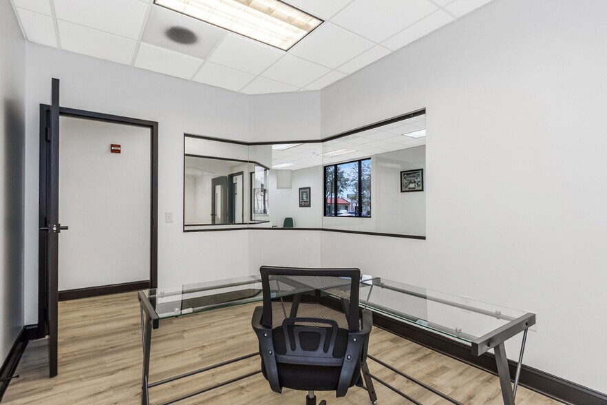 More Photos Of 18311 N US Highway 41, Lutz Medical For Sale