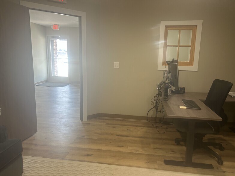 More Photos Of 705 Main St, Ridgeway Freestanding For Lease