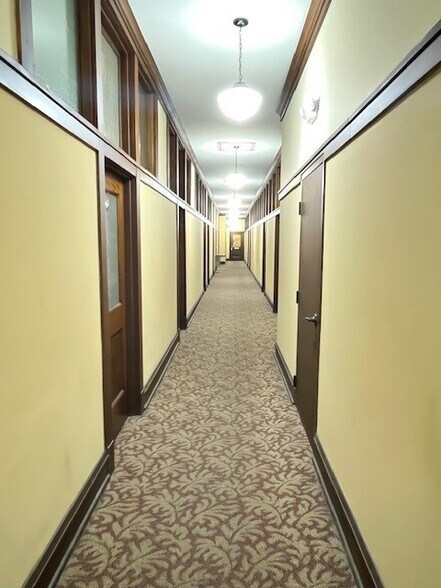 More Photos Of 100 N Chestnut St, Champaign Office For Lease