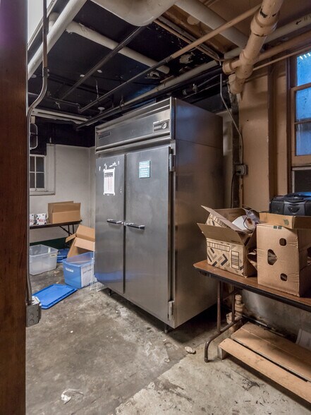 More Photos Of 2640 NW Alexandra Ave, Portland Specialty For Sale