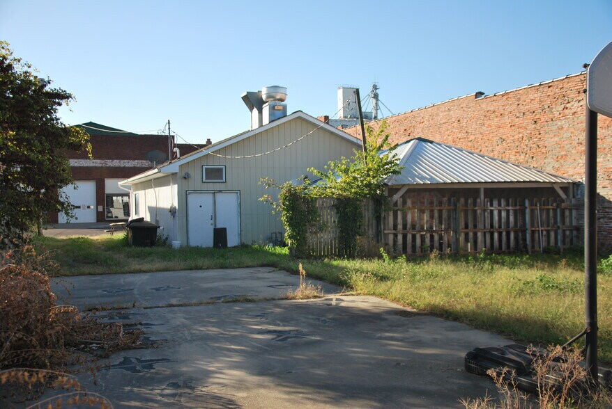 More Photos Of 116 W Maple St, Slater Restaurant For Sale