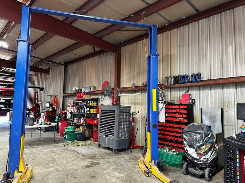 More Photos Of 301 S Betty Ave, Monahans Flex For Sale