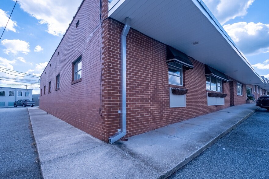 More Photos Of 1842 Banking St, Greensboro Office For Sale