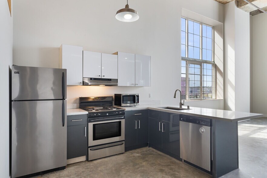 More Photos Of 3100 Airport Way S, Seattle Mixed Retail For Sale