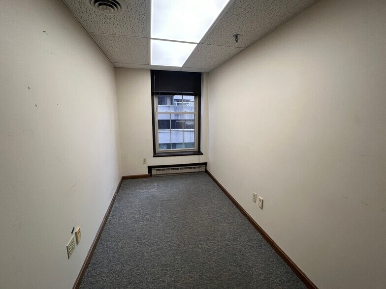 More Photos Of 1380-1398 Main St, Springfield Office For Lease